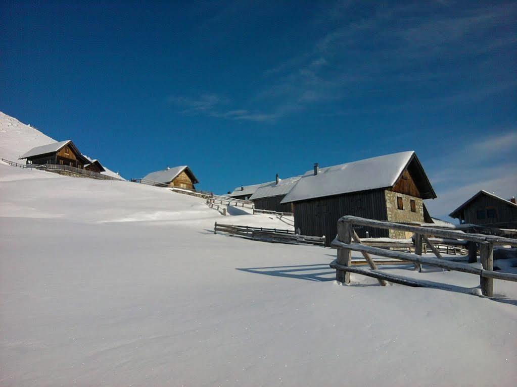 Alte Post 3*